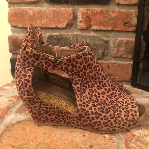 BOUTIQUE BY CORKYS SHOES SZ 8 SUNBURST LEOPARD WEDGE SANDAL ANIMAL PRINT - Picture 4 of 8